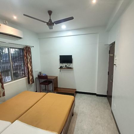 Hotel Parth Residency Колхапур Екстериор снимка