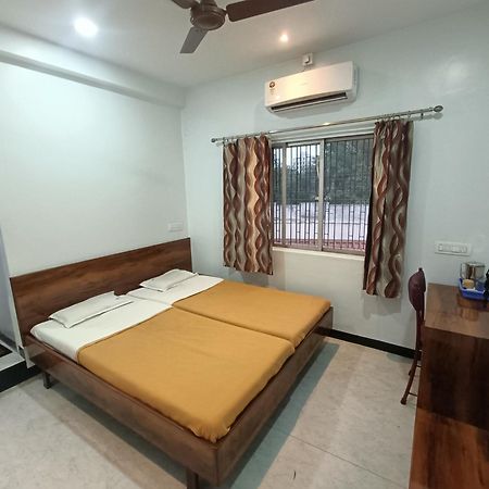 Hotel Parth Residency Колхапур Екстериор снимка