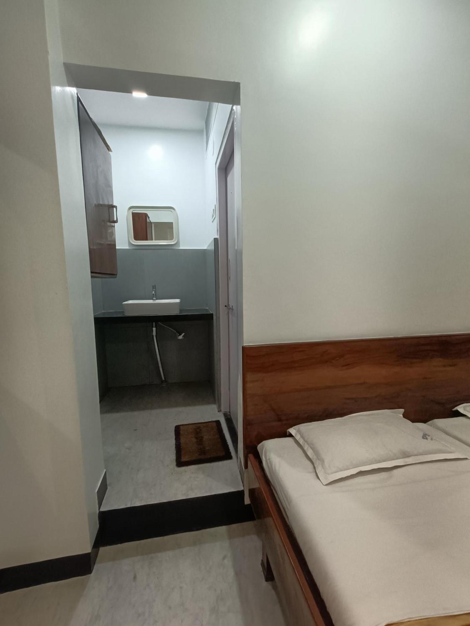 Hotel Parth Residency Колхапур Екстериор снимка