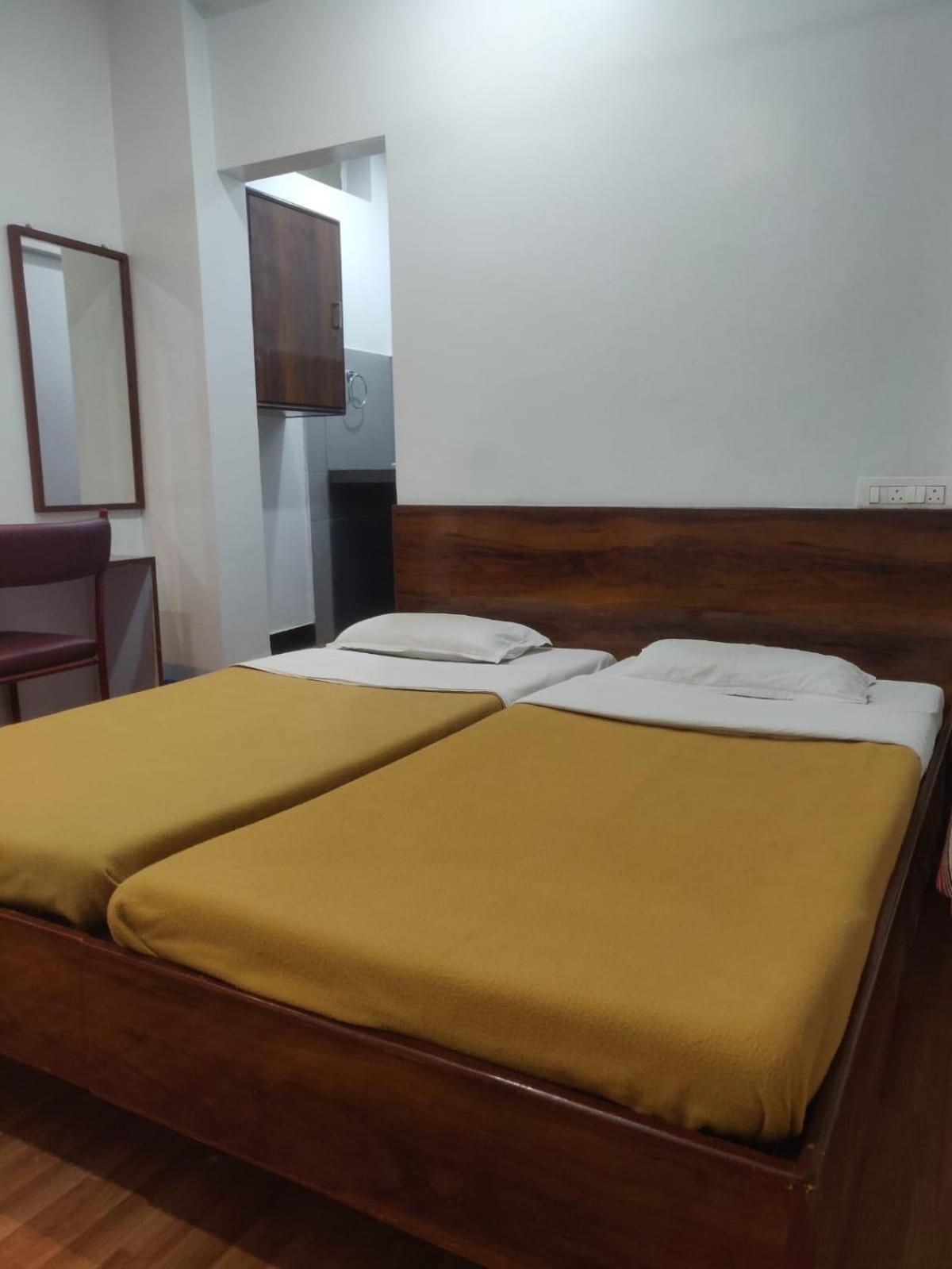 Hotel Parth Residency Колхапур Екстериор снимка
