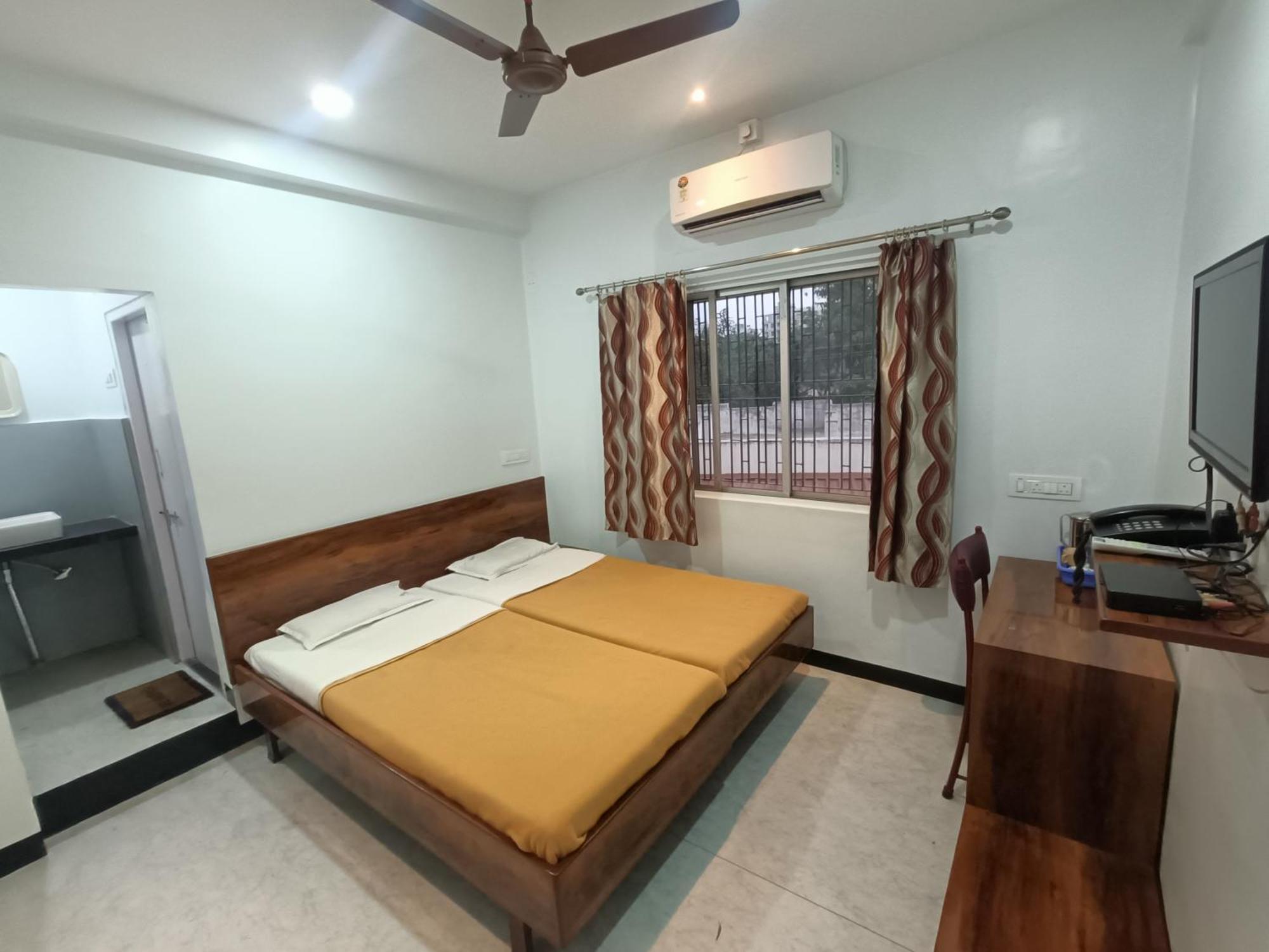 Hotel Parth Residency Колхапур Екстериор снимка