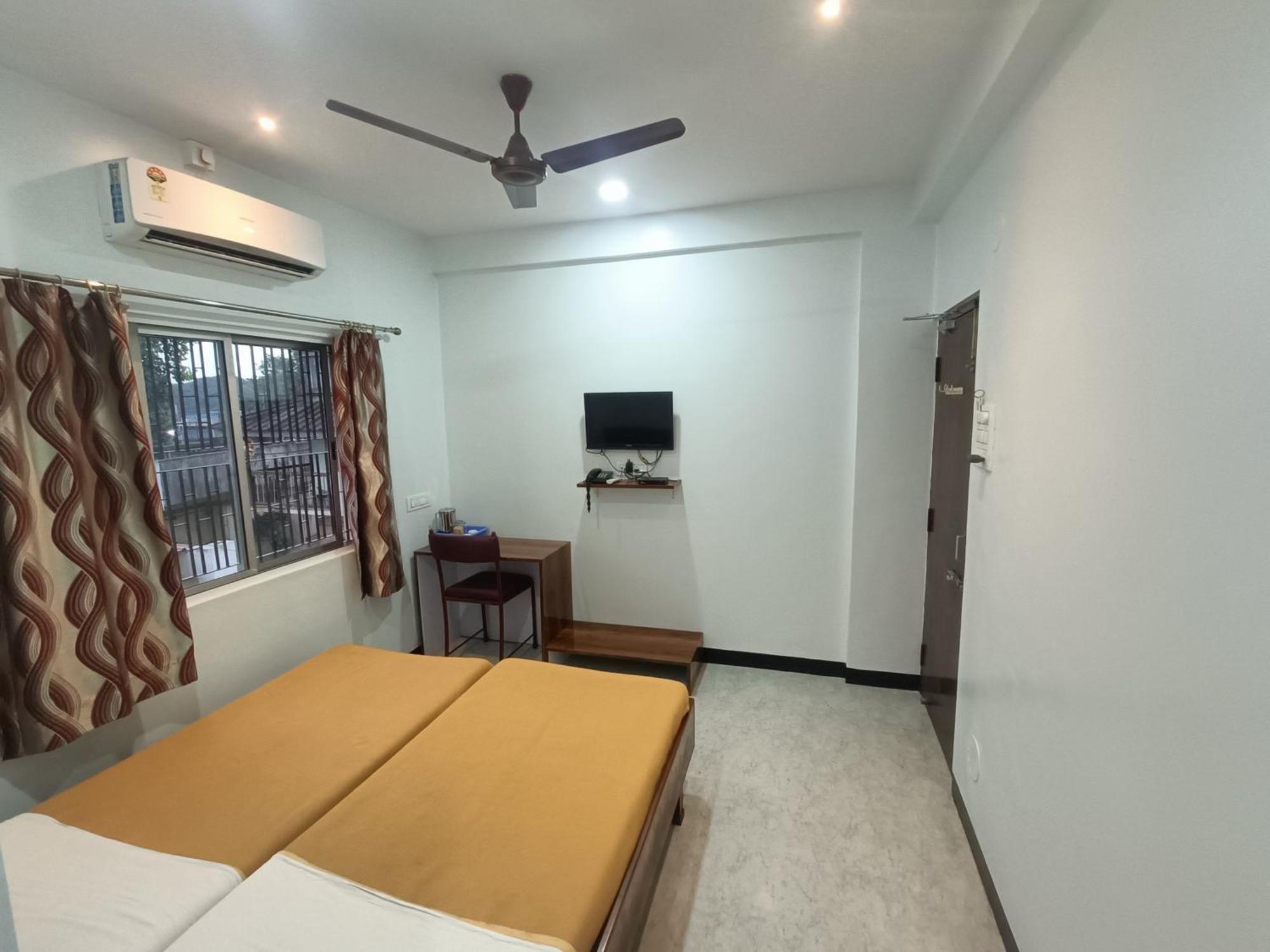 Hotel Parth Residency Колхапур Екстериор снимка