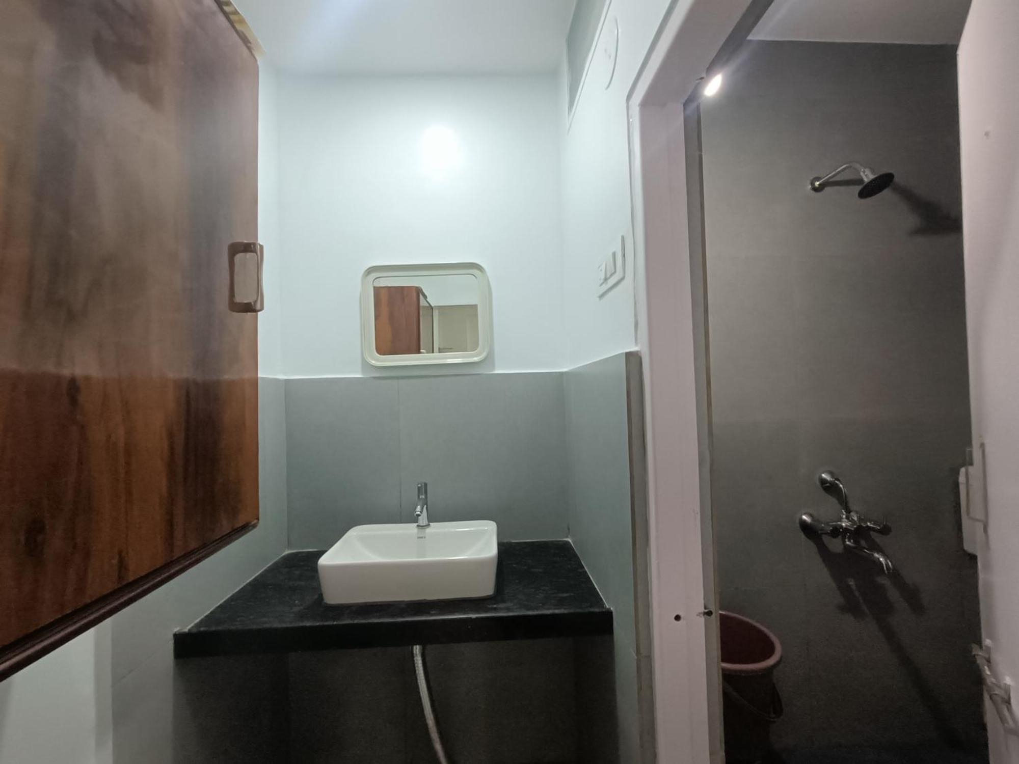 Hotel Parth Residency Колхапур Екстериор снимка