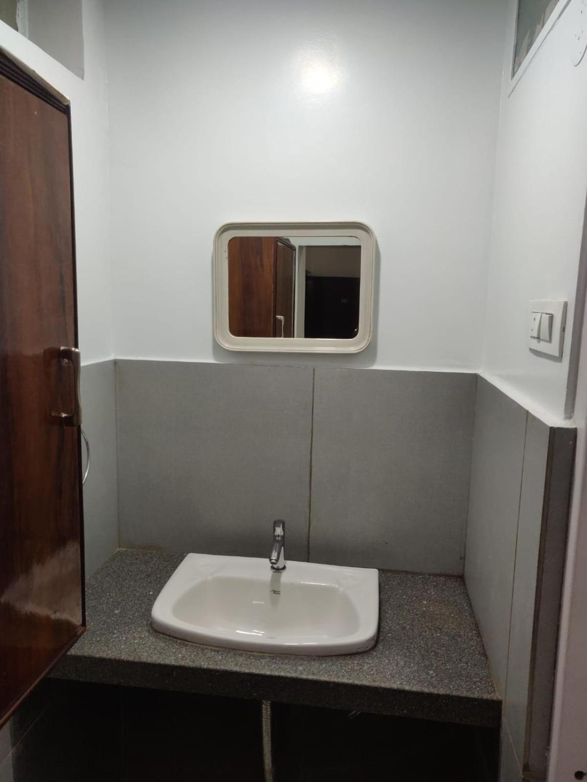 Hotel Parth Residency Колхапур Екстериор снимка