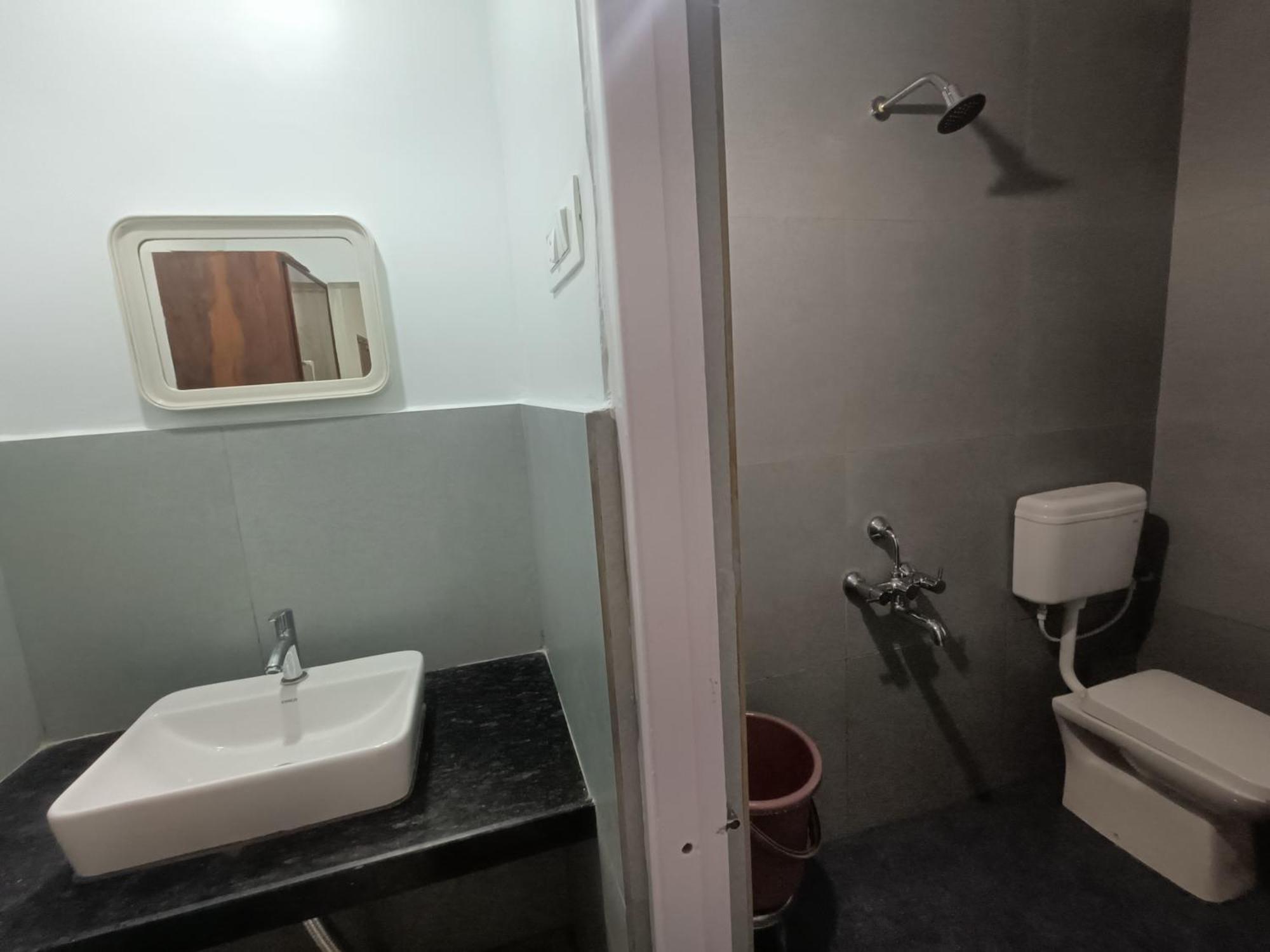 Hotel Parth Residency Колхапур Екстериор снимка