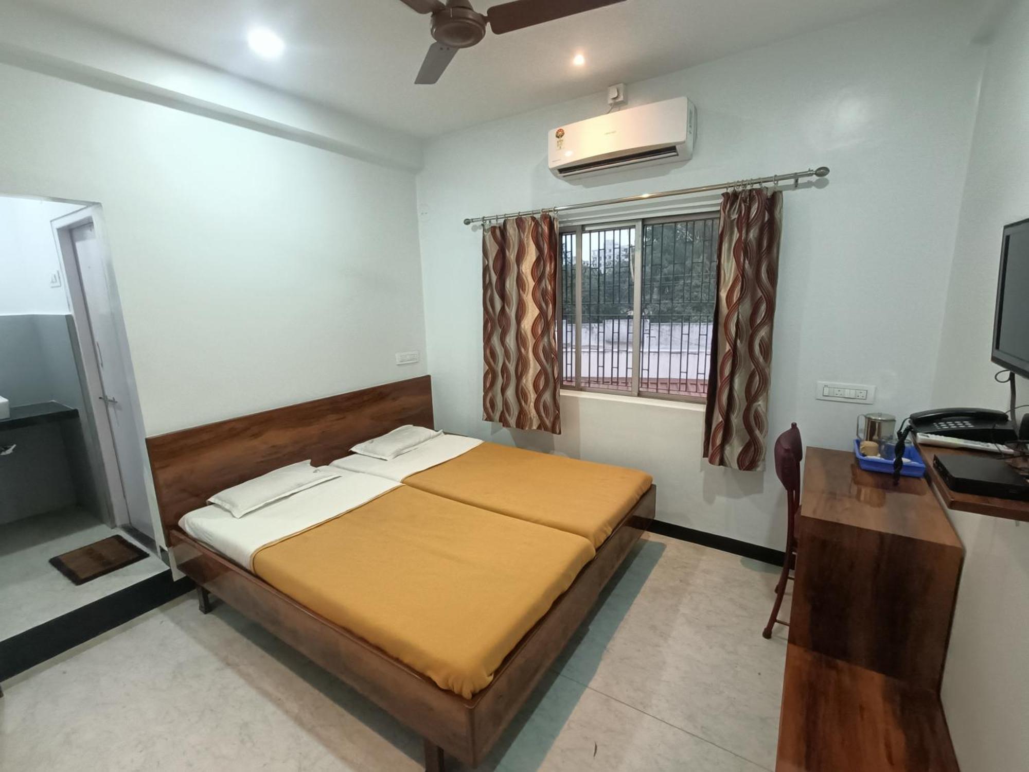 Hotel Parth Residency Колхапур Екстериор снимка