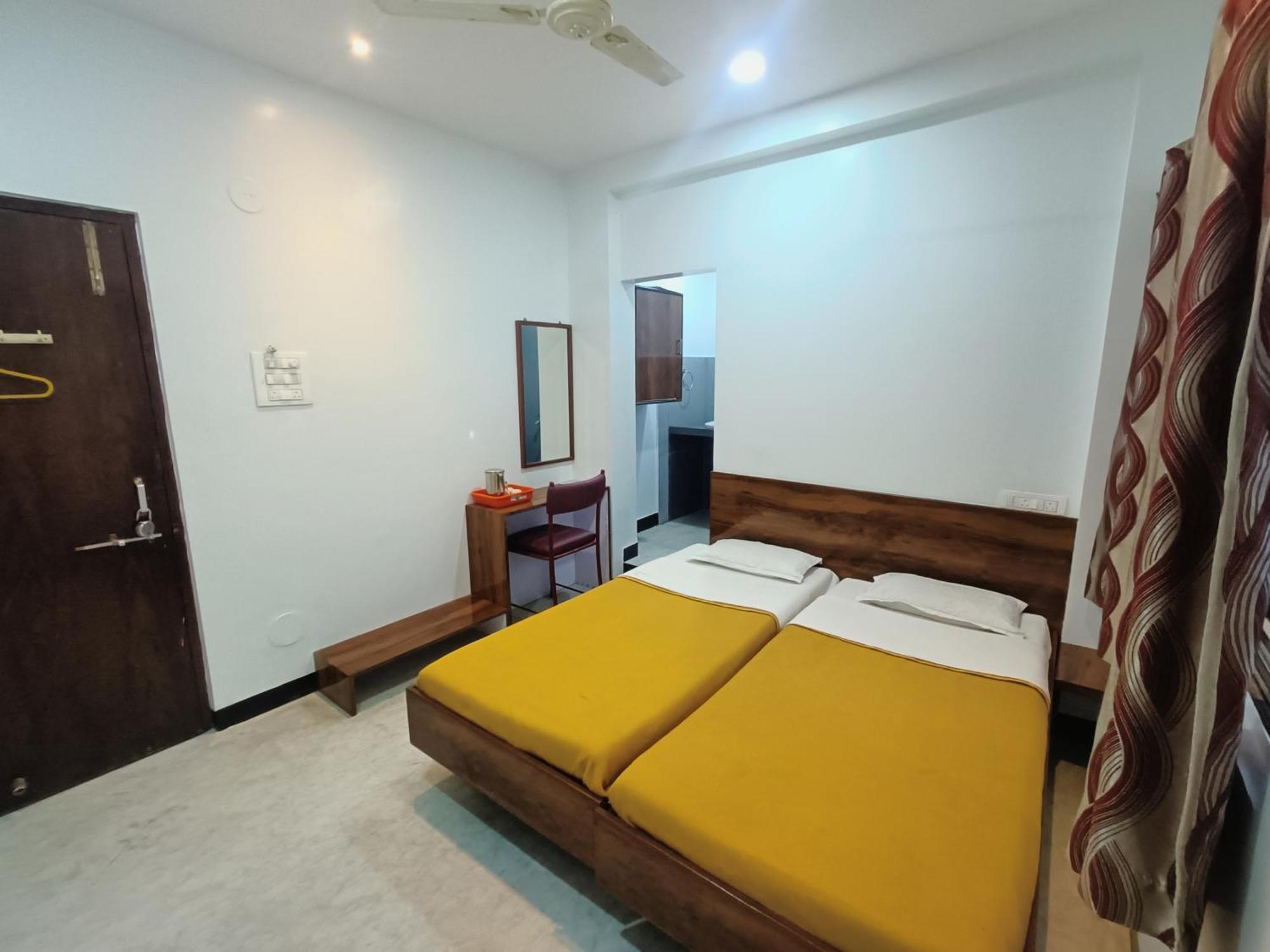 Hotel Parth Residency Колхапур Екстериор снимка