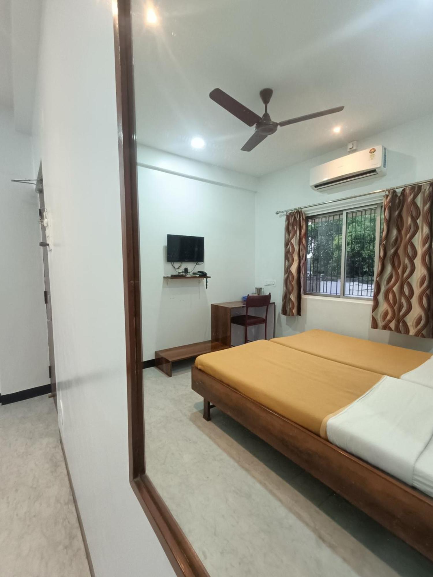 Hotel Parth Residency Колхапур Екстериор снимка